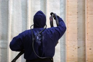 spraying home insulation